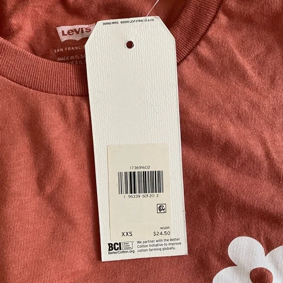 NWT Levi’s Tee - Picture 2 of 3